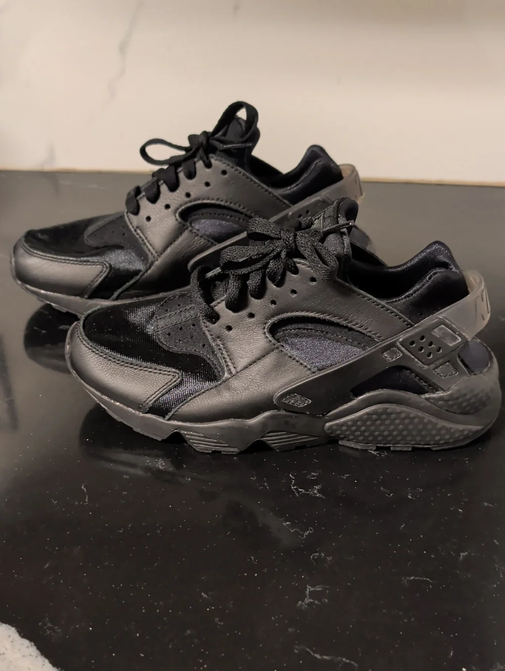 Nike Air Huarache Black Lace-Up Sneakers Wmn's Size 6.5 MSRP Used Exc $120
